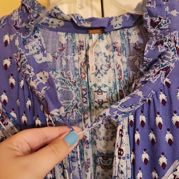 Free People Blue Boho Print Tunic Top w/ Flowy Sleeves & Buttons Size M - Picture 4 of 9